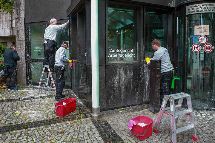 Neben dem Gerichtsgebäude wurden auch zwei Schulen in Bielefeld zum Tatort.