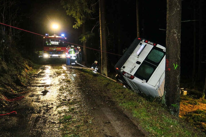 Die Bergung des Transporters dauerte mehrere Stunden.