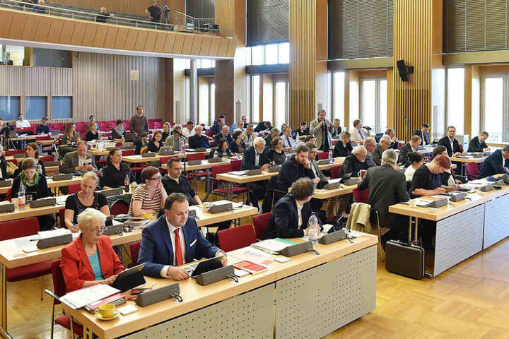 Wilde Diskussionen im Dresdner Stadtrat. Auch die Grünen und die CDU gerieten aneinander.