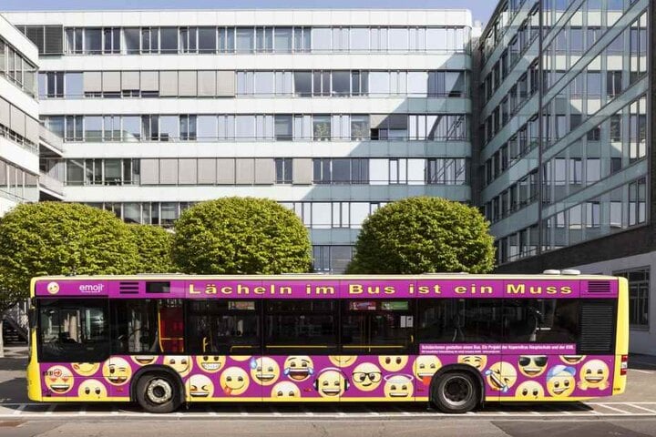 Der Bus soll für gute Laune und einen besseren Umgang der Fahrgäste untereinander sorgen.