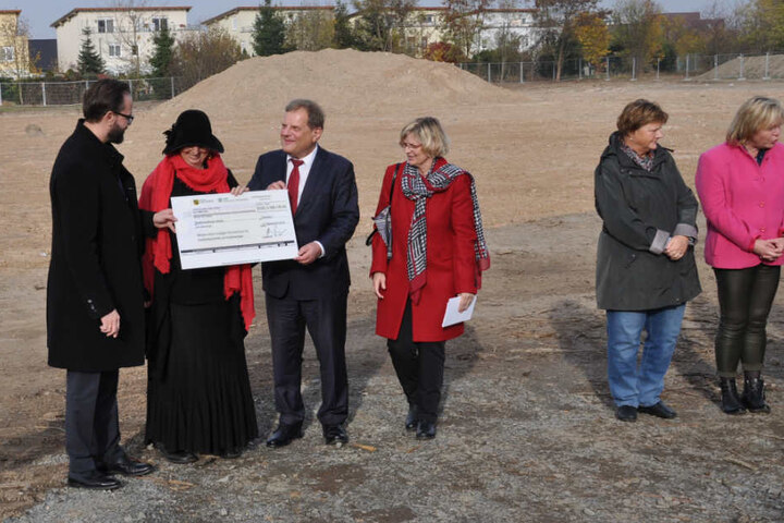 v.l.n.r.: Staatsminister Sebastian Gemkow, Baubürgermeisterin Dorothee Dubrau, Bürgermeister Thomas Fabian, Schulleiterin Christel Riccius.