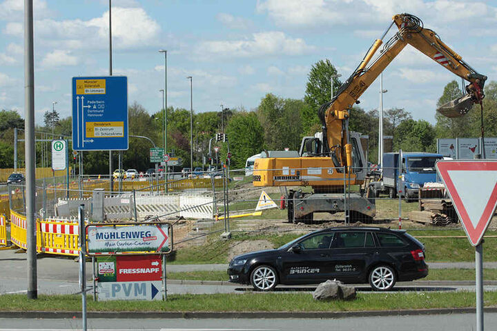 Hier entsteht eine dritte Ausfahrspur, weil sich der Verkehr mehr Richtung Ostwestfalendamm verlagert hat.