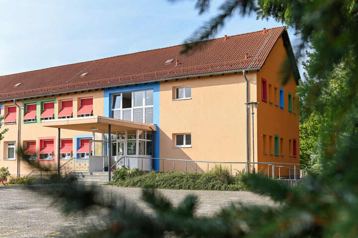 An der kleinen Schule in dem 2 500-Einwohner-Örtchen Lampertswalde lernen insgesamt 149 Kinder, zehn davon sind Zwillinge.