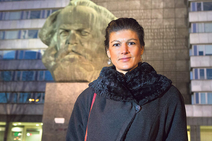 Sahra Wagenknecht (47) schaute
Mittwochabend vor ihrem Auftritt noch schnell bei Karl Marx vorbei.