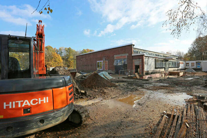 Wie das Wohnen in der Zukunft aussehen könnte, verdeutlicht das in Zwickau umgebaute Erlenbad (hier während des Umbaus), das heutige "ubineum".