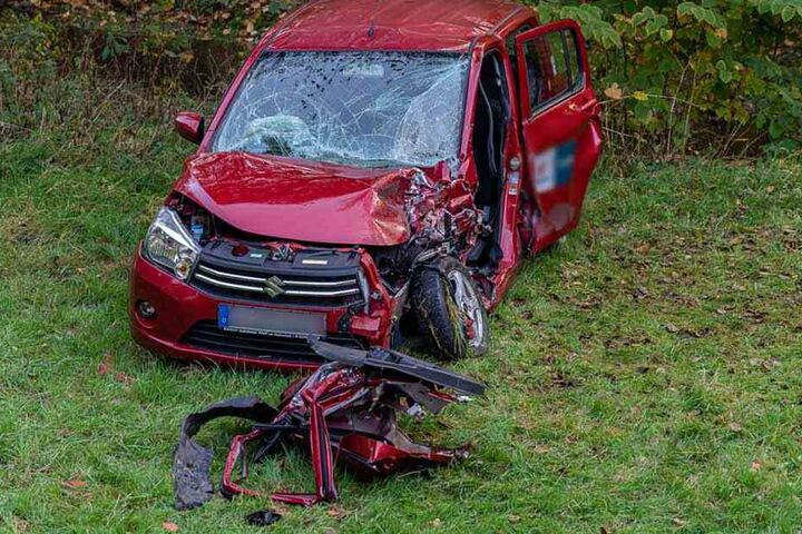 Der Suzuki-Fahrer wurde bei dem Crash schwer verletzt.