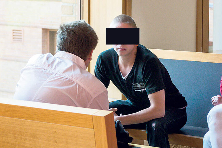 Denny P. (21) hatte mit dem jungen Mann angeblich noch eine Rechnung offen -
und beglich sie mit seinen Fäusten.