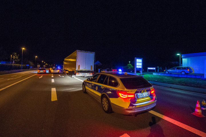 Etwa zwei Stunden musste die Straße gesperrt werden.