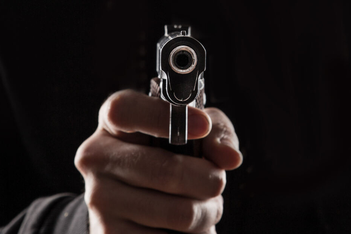 Der Mann führte eine Spielzeugpistole mit sich, die laut Polizei durchaus den Anschein einer echten Schusswaffe machte. (Symbolbild)