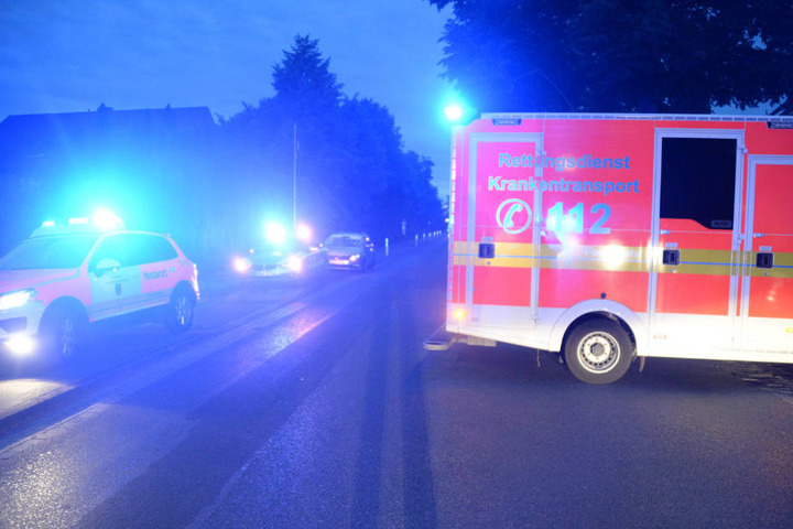 Die Polizei sperrte die Straße zwei Stunden lang.