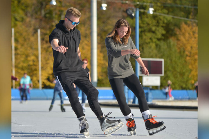 Für Synchron-Tricks brauchen Christian Meyer (17) und Lina Sophie Raabe (18) von den "Icecrashers" viel Übungszeit.