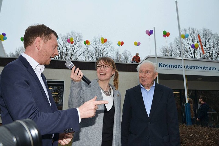 Ministerpräsident Michael Kretschmer (43), Moderatorin Conny Hartmann (39) und Ehrengast Sigmund Jähn (82) feierten die 40-jährige Namensgebung des Kosmontauenzentrums "Sigmund Jähn".