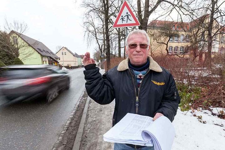 Ortsbürgermeister Stafen Cramer (70, CDU) will vor der Grundschule wieder eine Tempobegrenzung. In der Stadtverwaltung stößt er auf taube Ohren.