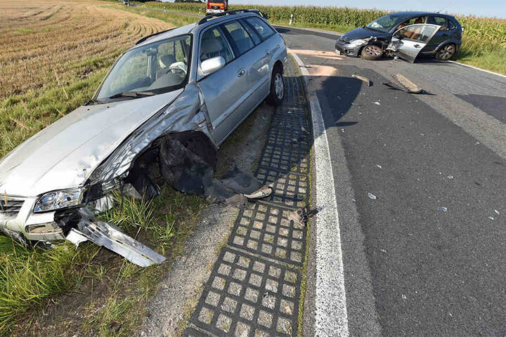 Wegen des Unfalls musste die Staatsstraße gesperrt werden.