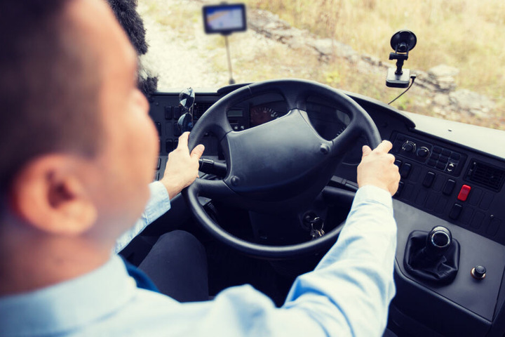 Ein 79-jähriger Busfahrer hat ein Geständnis abgelegt. (Symbolbild)