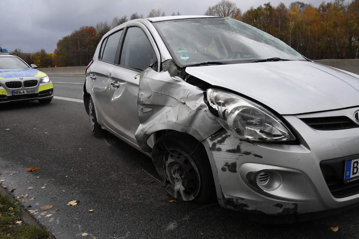 Der Wagen wurde bei dem Unfall komplett zerstört.