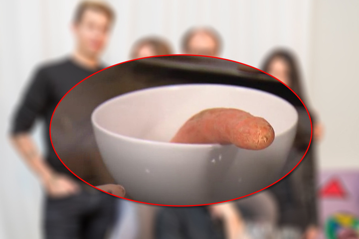 Nach der "Möhre des Anstoßes" waren die Dinner-Teilnehmer keine "La Familie" mehr: Honey setzte Florian eine ungewaschene Möhre als Vorspeise vor. Florian erkannte gar ein Phallus-Symbol.