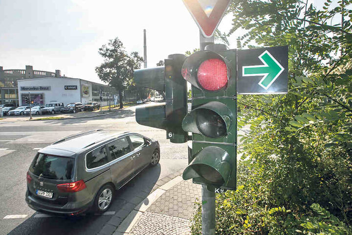 Auch an der Kreuzung Winterbergstraße/Liebstädter Straße kann seit 2015 trotz
Rot abgebogen werden.