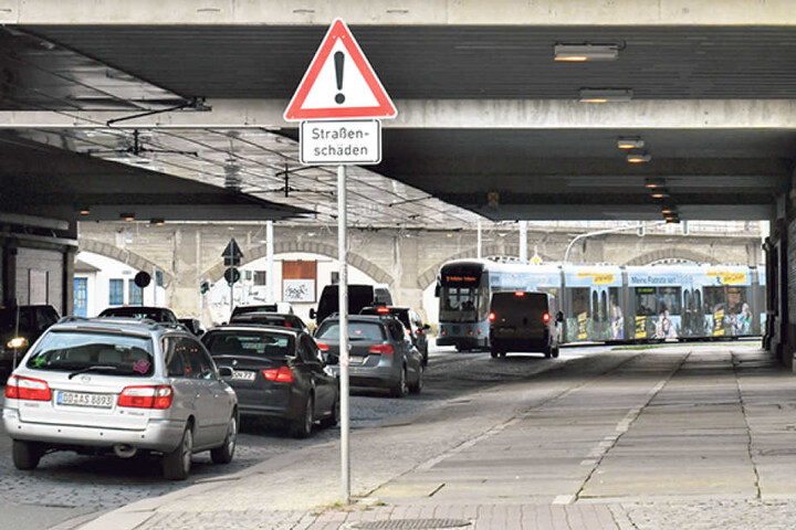 Mehr als 36 000 Autos rumpeln momentan täglich unter der Eisenbahnstrecke hindurch.