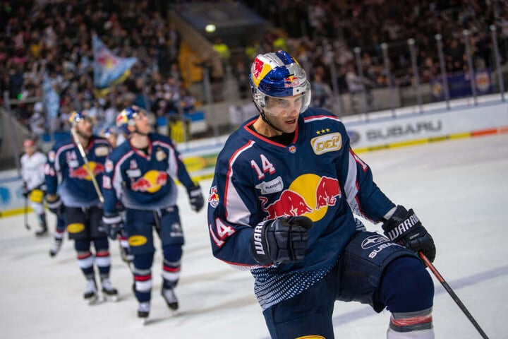 Eishockey-Profis des EHC Red Bull München werden künftig im SAP Garden ihr Zuhause finden. (Archivbild)