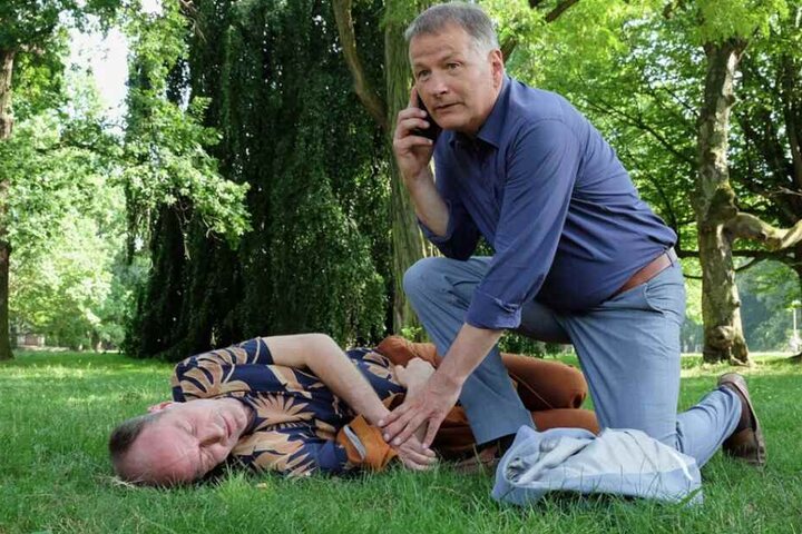 Dr. Roland Heilmann bangt derweil um die Gesundheit seines Freundes Dr. Achim Kreutzer.
