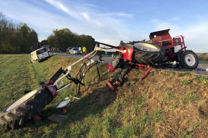 Der Traktor wurde vollkommen zerfetzt.