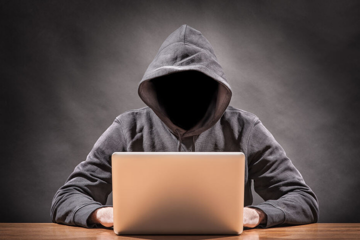 Im Internet werden Politiker immer wieder Opfer von Hass-Kommentaren. (Symbolbild)