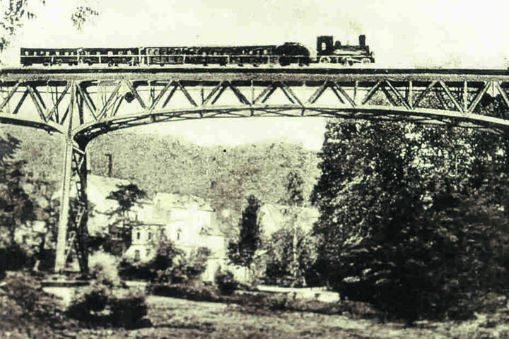 Das Eisenbahnviadukt Rabenstein wurde 1897 gebaut.