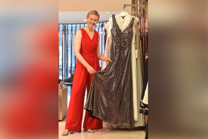 Gala-Moderatorin Karen Heinrichs (45) suchte sich bei AppelrathCüpper zwei schicke Outfits aus.