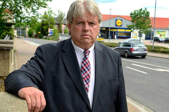 Hainichens Bürgermeister Dieter Greysinger (52, SPD) ist fassungslos.
Identitäts-Diebe posten unter seinem Namen Schmuddelfotos bei Instagram.