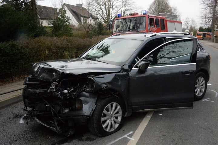 Der VW Touareg war nach dem Unfall nicht mehr fahrbereit.