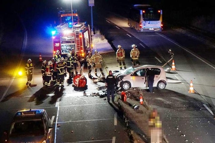 Die Straße musste während der Unfallaufnahme teilweise gesperrt werden.