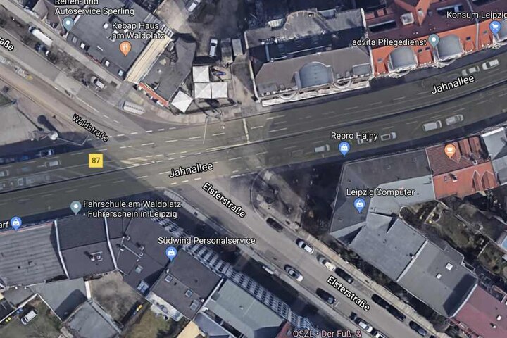 An der Ecke Jahnallee/Elsterstraße ist die Radarfalle fleißig am Blitzen.
