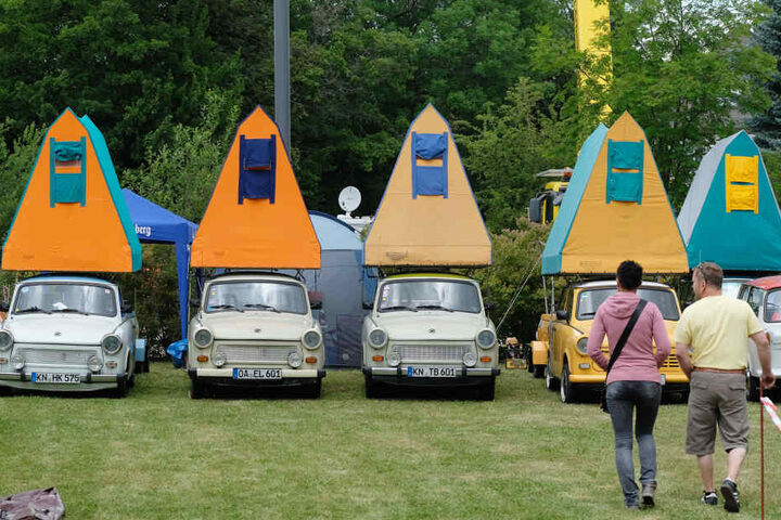 Dürfen beim Treffen nicht fehlen: Trabant-Modelle mit montierten Dachzelten.