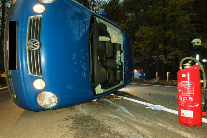 Mehr als 80 Meter rutschte der Polo über die Straße.