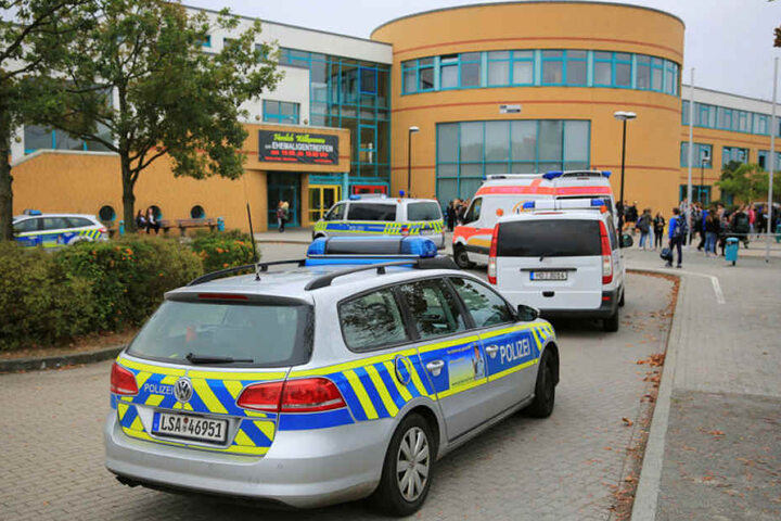 Ein Mann bedrohte Schüler und Lehrer einer Klasse mit einem Messer.
