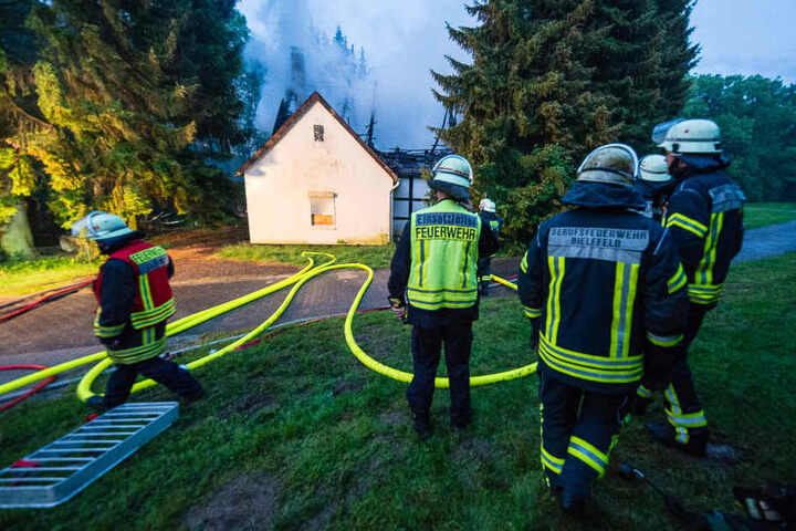 Durch das Feuer stütze der Dachstuhl des Fachwerkhauses ein.