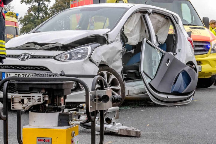 Der verbeulte Hyundai. Es entstand ein Schaden von 20.000 Euro.