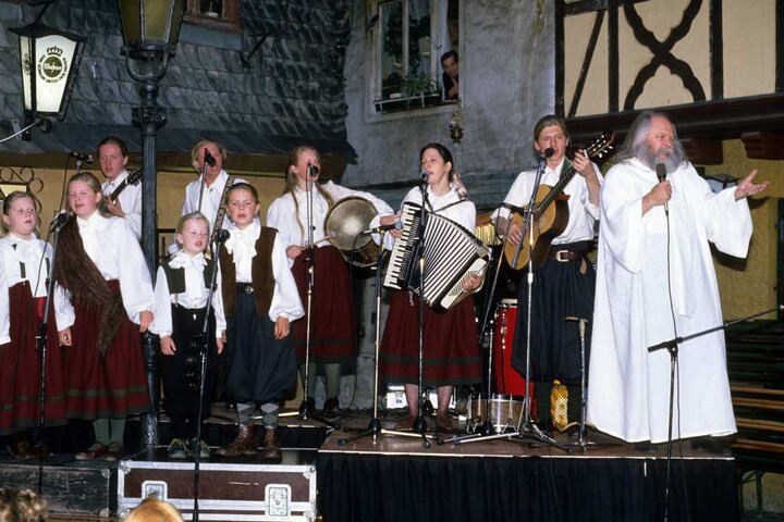 Ein Bild aus alten Zeiten mit Vater Dan Kelly (ganz rechts).