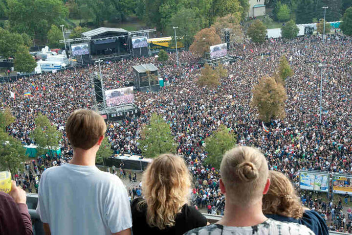 Rund 65 000 Besucher kamen zum "#wirsindmehr"-Konzert gegen Rechts nach Chemnitz. Jetzt könnte die Aktion gleich zwei Preise für Popkultur abräumen.