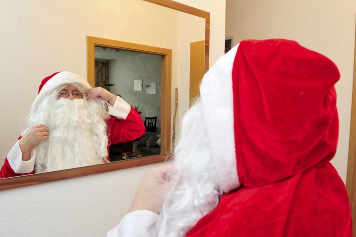 Die Nachfrage nach Weihnachtsmännern ist nach wie vor groß.