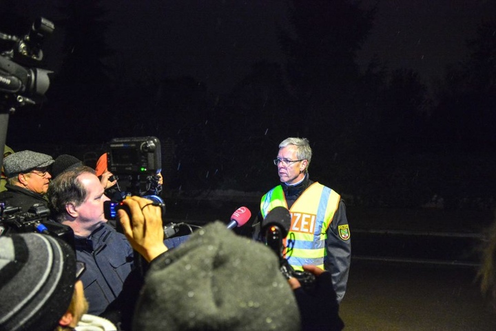 Ralf Karlstedt, Pressesprecher der Polizeidirektion Sachsen-Anhalt Süd, gab den Abbruch der Räumung bekannt.
