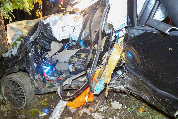 Der Fahrer starb wenig später im Krankenhaus.