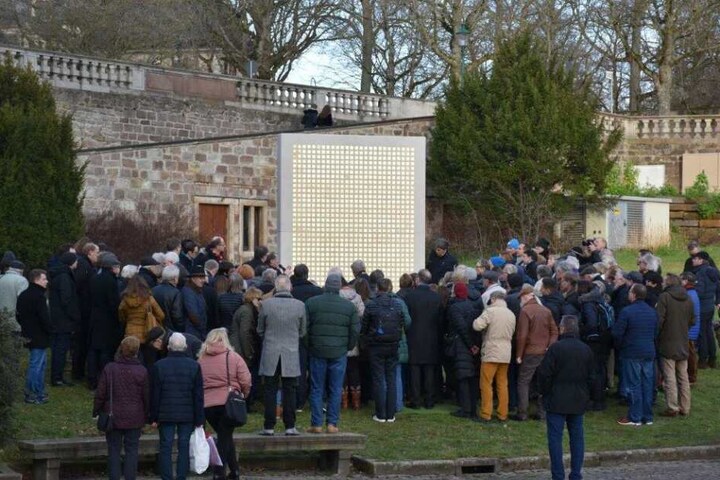 Das Denkmal war erst vor wenigen Tagen feierlich enthüllt worden.