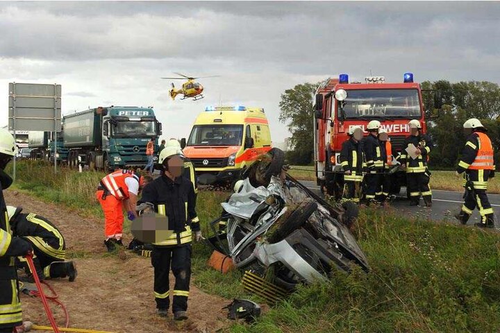 Auch zwei Rettungshubschrauber sind im Einsatz.