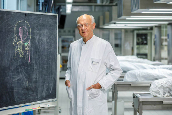 Prof. Richard Funk (64) ist der Direktor des Instituts für Anatomie am UKD.