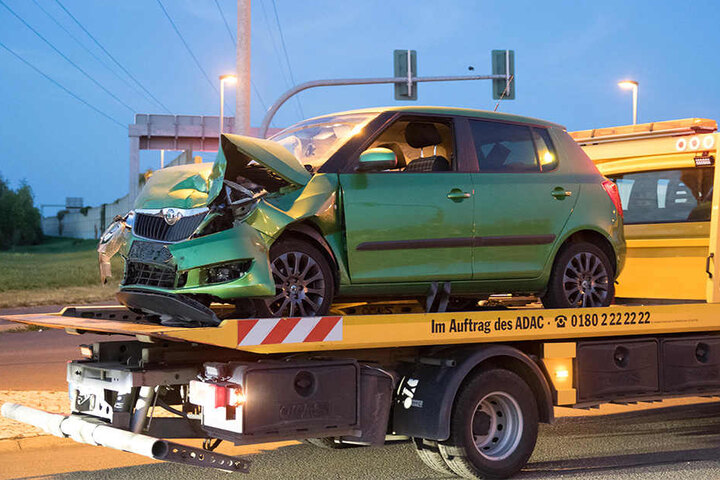 Bei dem Unfall entstand ein Schaden von etwa 50 000 Euro.