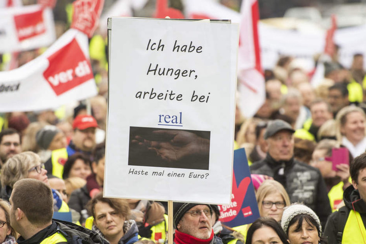 Tausende Mitarbeiter der Kette Real nahmen am Streik teil.