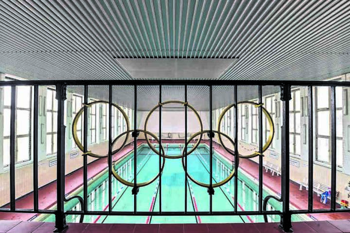 Die Schwimmhalle in Klotzsche soll weitere zehn Jahre durchhalten.