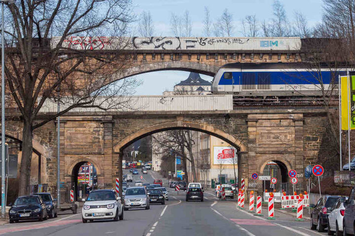 Das Eisenbahnviadukt muss dringend saniert werden.